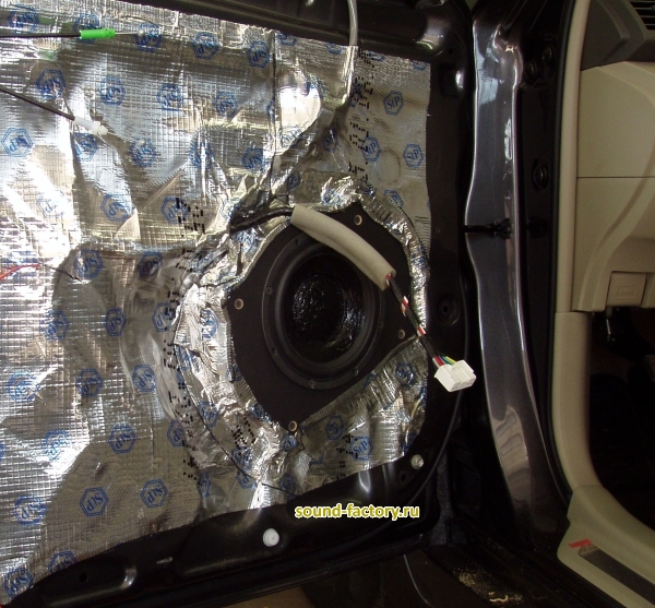 Установка: Фронтальная акустика в Toyota Camry