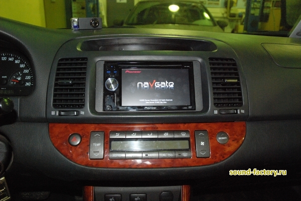Установка: Автомагнитола в Toyota Camry