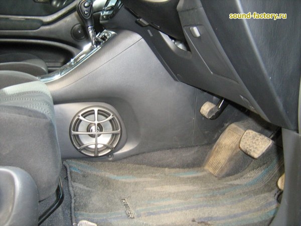 Уставновка: Фронтальная акустика в Toyota Highlander Установка: Фронтальная акустика в Toyota Highlander