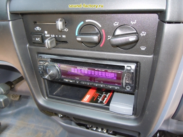 Уставновка: Автомагнитола в Toyota Hilux Установка: Автомагнитола в Toyota Hilux