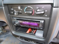   Kenwood KDC-4047UGY  Toyota Hilux