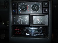   Pioneer DEH-3200UB  VAZ 2111