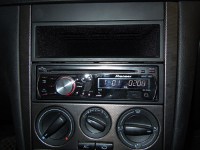   Pioneer DEH-2200UB  Volkswagen Bora