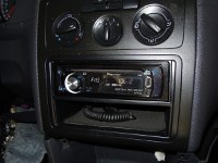 Установка Автомагнитола Pioneer DEH-P4100SD в Volkswagen Caddy
