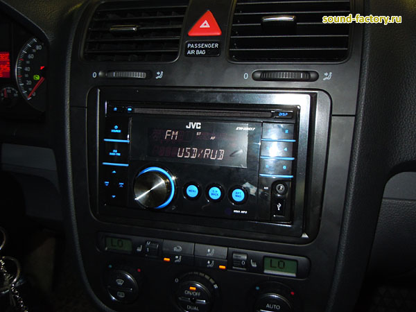Уставновка: Автомагнитола в Volkswagen Jetta Установка: Автомагнитола в Volkswagen Jetta
