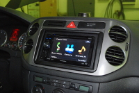   Pioneer AVIC-F900BT  Volkswagen Tiguan